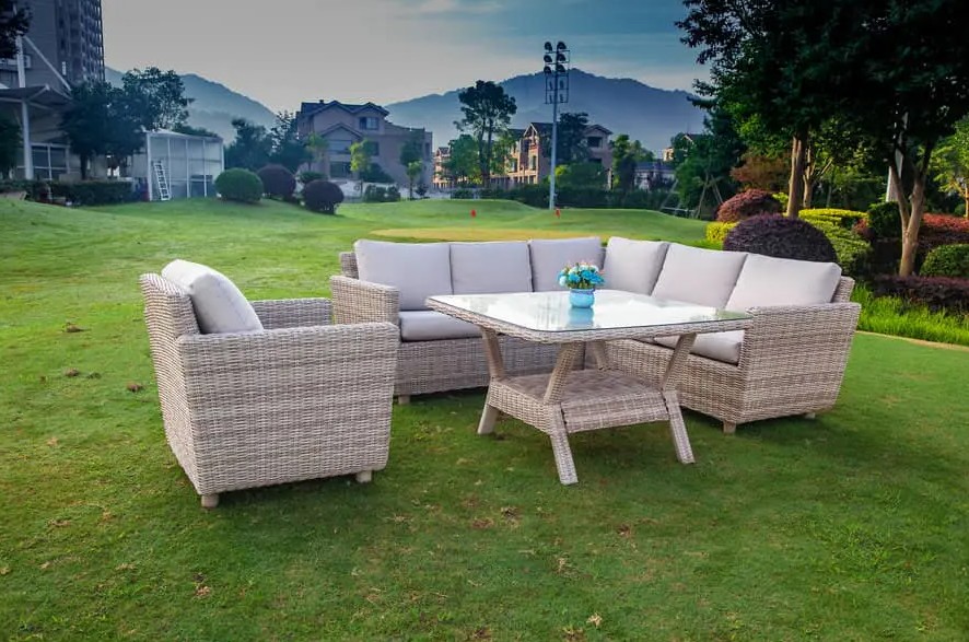 Cipta Oasis Luaran Mengundang dengan Set Makan Sofa 4pcs: Penambahan Sempurna untuk Mana-mana Patio