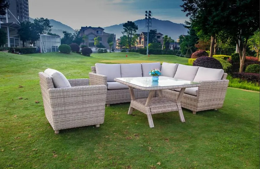 Lounge dalam Mewah: Mencipta Oasis dengan Sofa Taman Patio Mewah