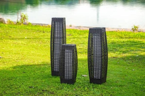 Bagaimanakah prestasi kalis air dan tahan cuaca lampu rotan solar dalam persekitaran luar?
